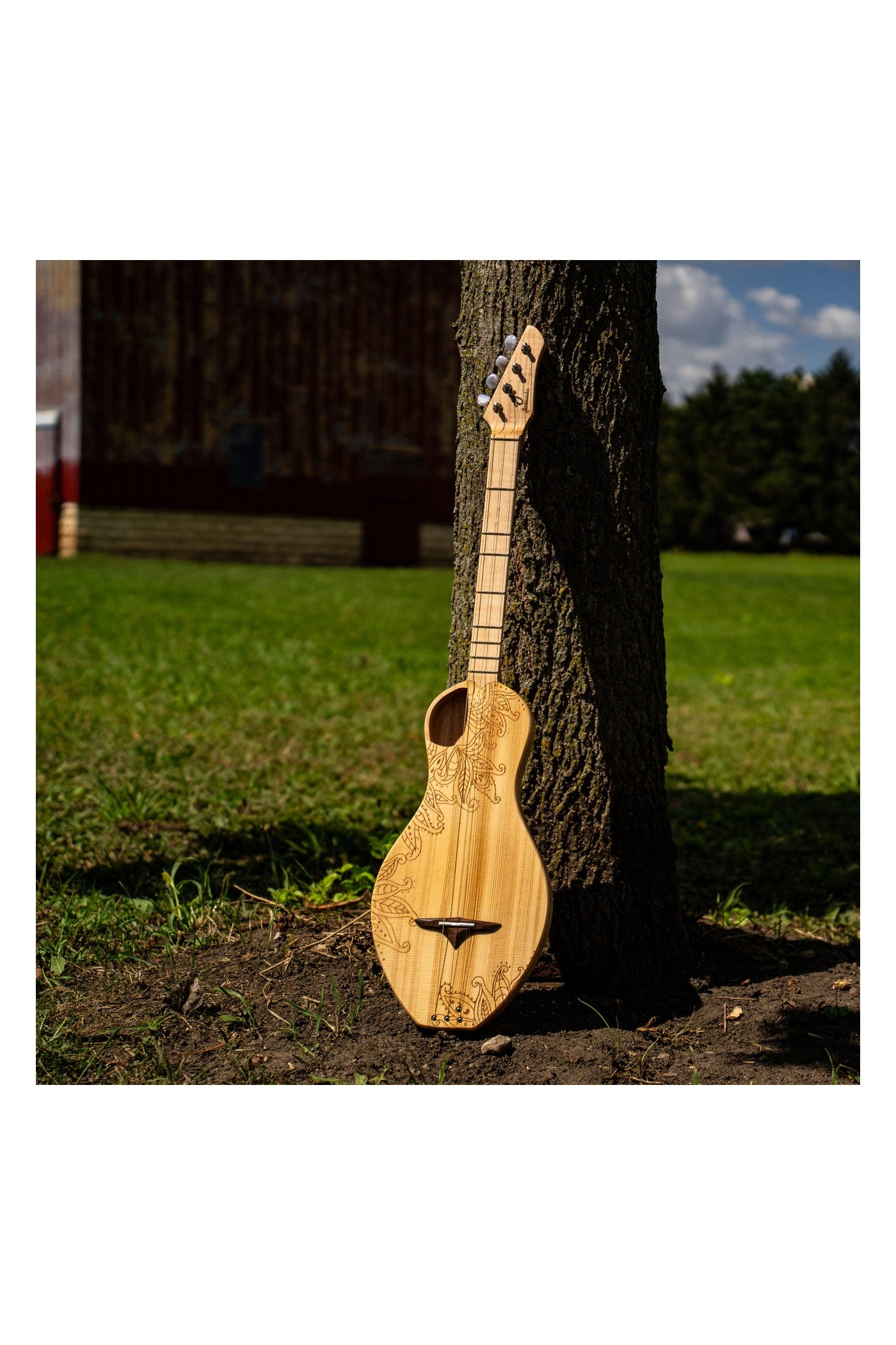 the Boondocker D2 Maple + Spruce Dulcimer Acoustic 4-String w/Henna Top (MADE IN USA)