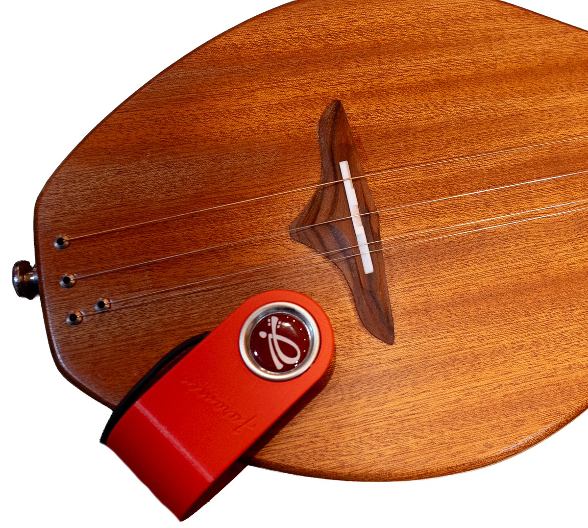 Jaromin VOICE in the Boondocker mounting clip on a Boondocker dulcimer guitar